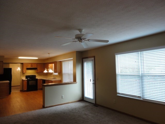 Building Photo - 4747 Circle Dr