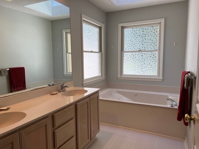 Building Photo - Lowcountry Style Home in Hilton Head Plantation- Unfurnished