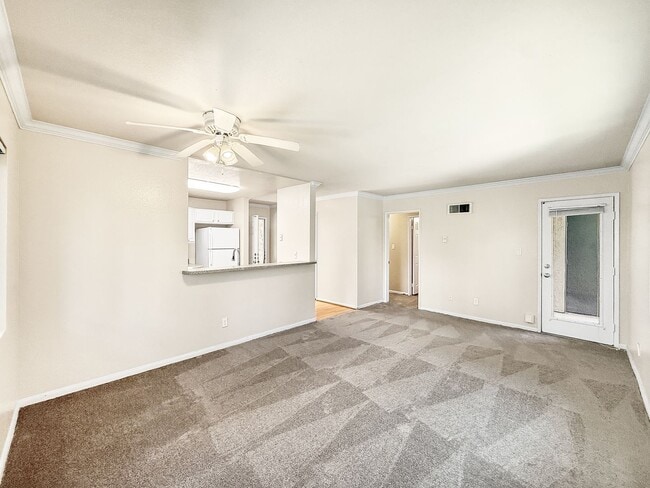 Building Photo - Gorgeous 1B/1BA Condo w/ Washer/Dryer, Walk-In Closet & Resort-Style Amenities!