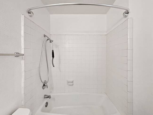 Building Photo - Updated 3B/2BA House in North Park w/ Cove...