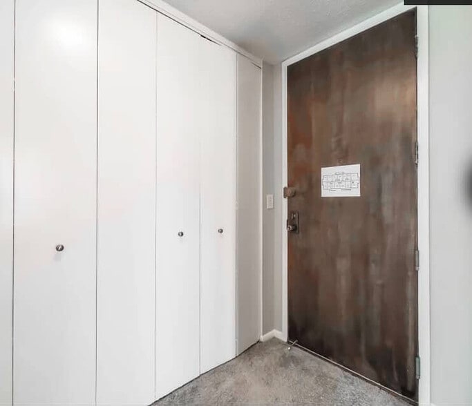 Building Photo - 1236 N Astor St