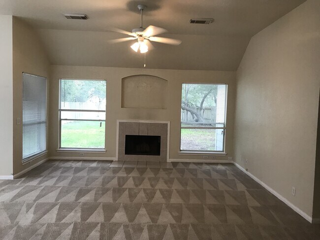 Building Photo - 2520 Crested Heights