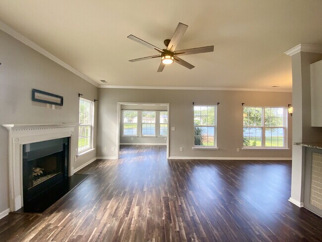 Building Photo - Three Bedroom Home with fenced-in Backyard...
