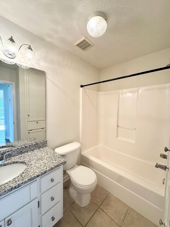 Building Photo - ** 3 bed 2 bath located in Thorington Trace ** Call 334-366-9198 for a self showing