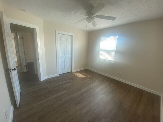 Building Photo - Expansive, Custom Home on East Bay!