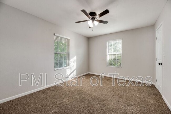 Building Photo - 4702 Collins Ave