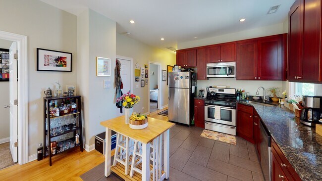 Building Photo - 3258 N Ridgeway Ave