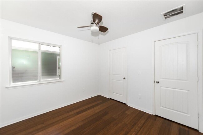 Building Photo - 708 Pinnacle Dr