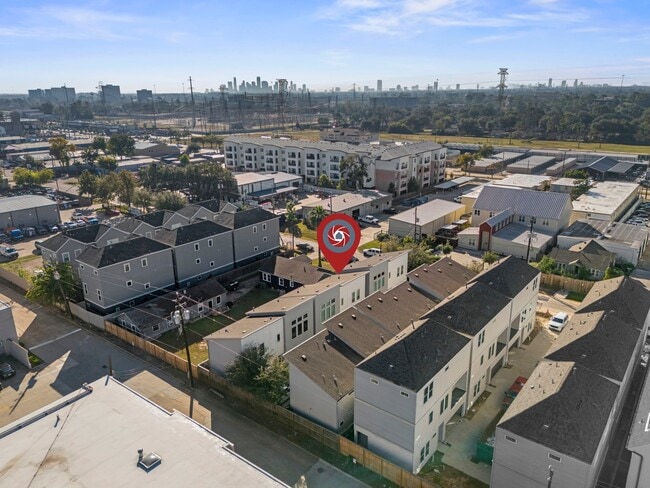 Building Photo - 2210 Lou Ellen Ln