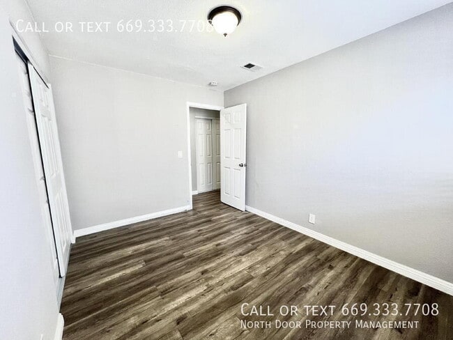 Building Photo - 3197 Bourgeois Way