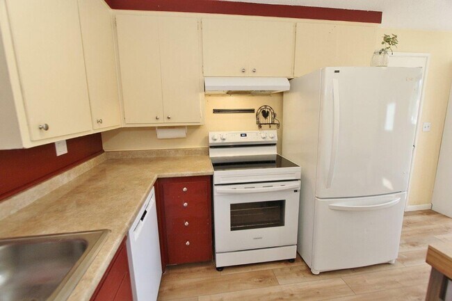 Building Photo - Charming Single-Level Home on Cul-de-sac