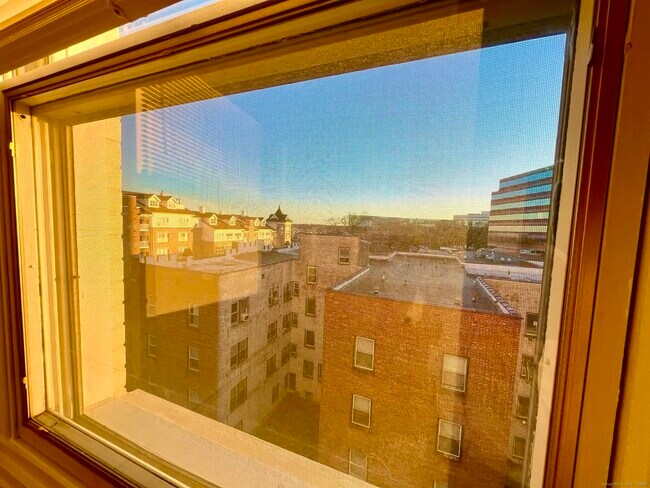 Building Photo - 30 Glenbrook Rd