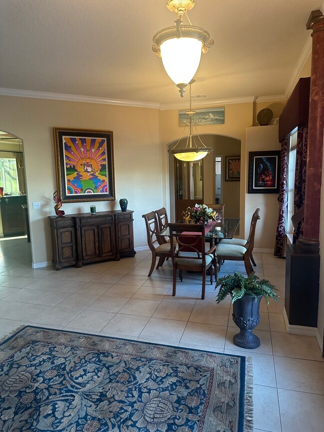 Building Photo - 566 Planters Manor Way