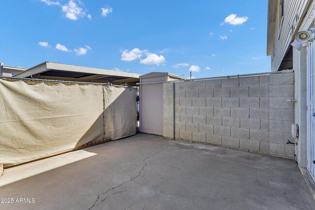 Building Photo - 225 N Standage