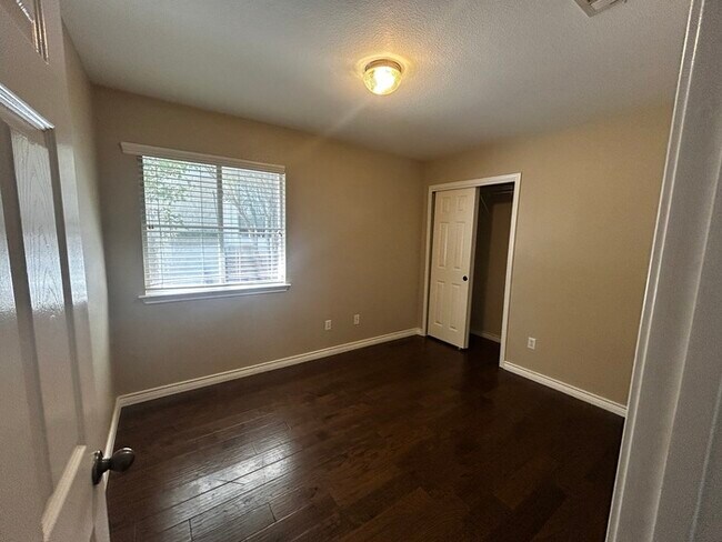 Building Photo - Charming 3 beds 2 baths in Pflugerville!