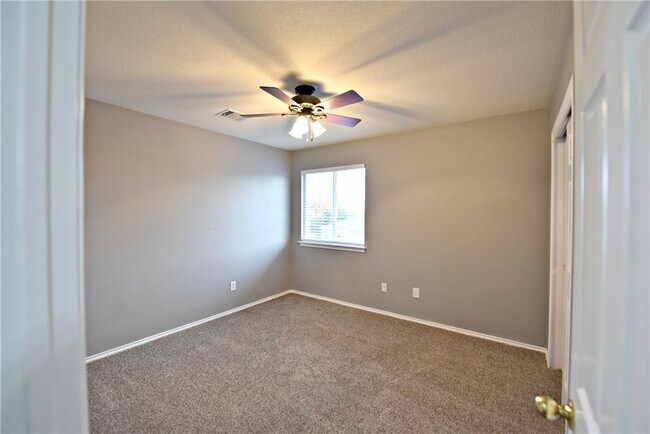 Building Photo - 802 Rubles Ct