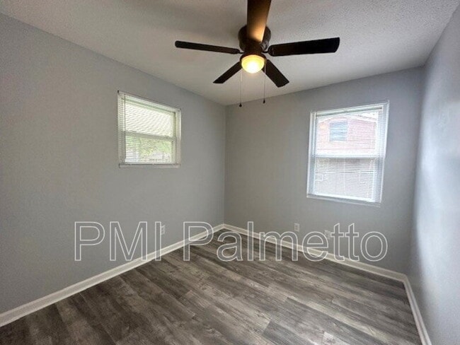 Building Photo - 216 Saddlefield Rd