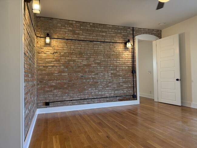 Building Photo - 5430 Floraville Rd