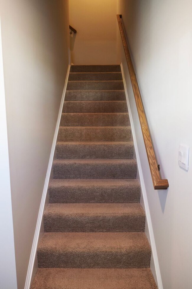 Building Photo - Stunning NEW Townhouse in Heritage Trace!