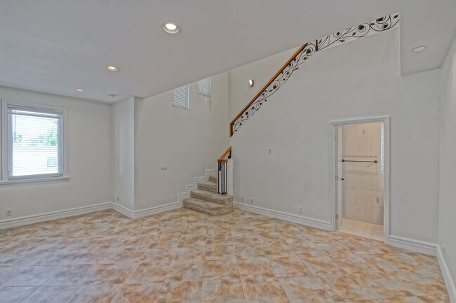 Building Photo - 15624 Sombra Ave