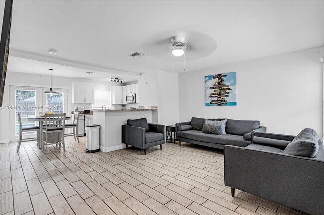 Building Photo - 6660 Custer St