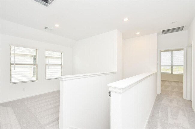 Building Photo - 5459 Holly Hvn Ct