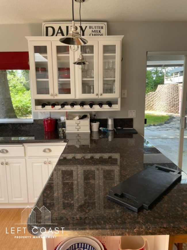 Building Photo - 1545 NE Regatta Way