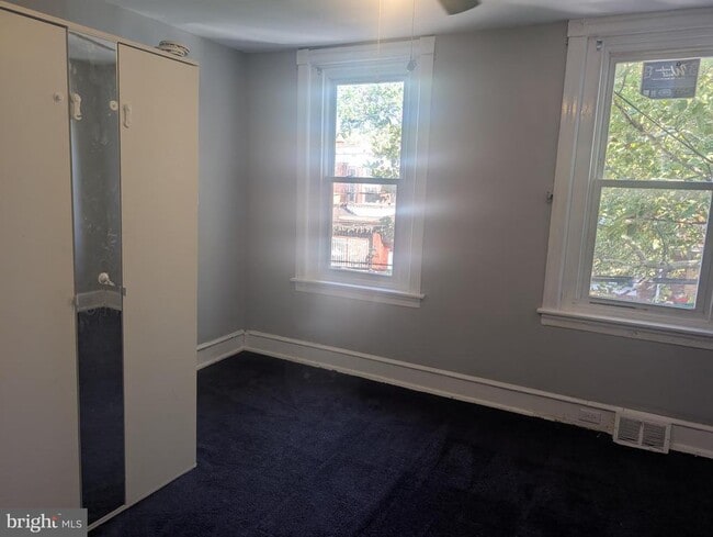 Building Photo - 422 Viola St