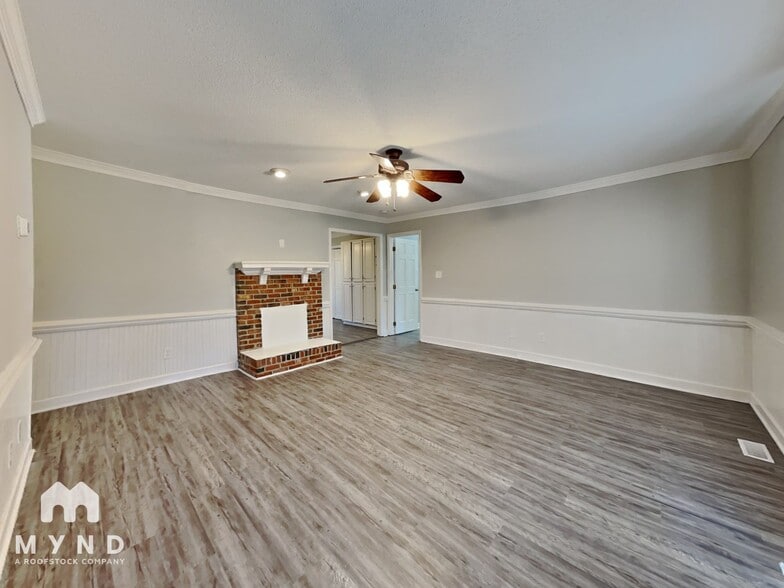 Building Photo - 6125 Krandon Dr