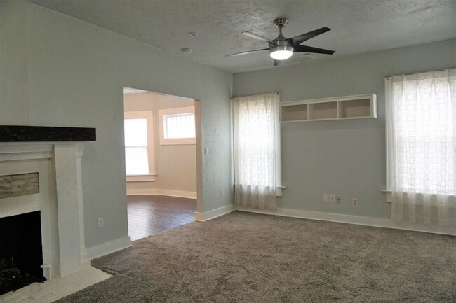 Building Photo - 2 BED 1 BATH DUPLEX MESTA PARK