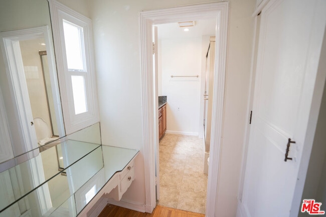 Building Photo - 1212 S La Jolla Ave