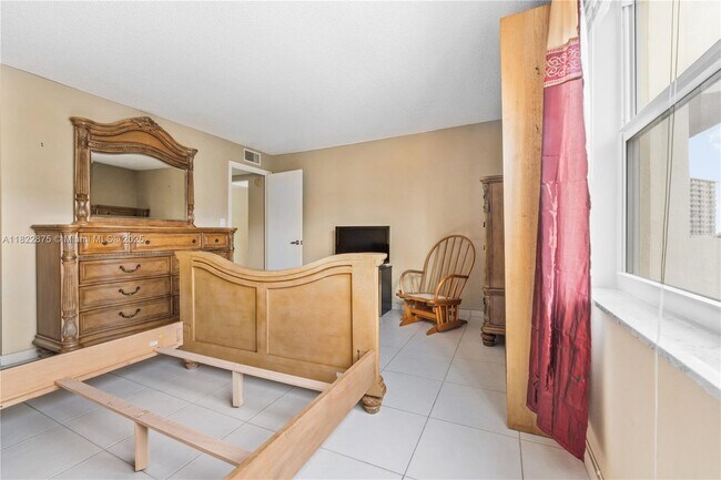 Building Photo - 401 Golden Isles Dr