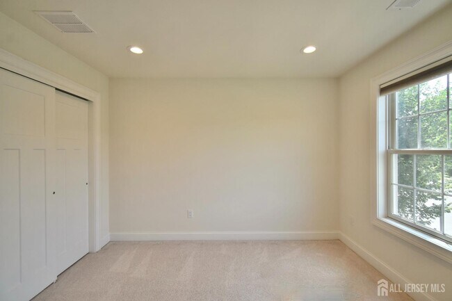 Building Photo - 61 McCormick Ave S