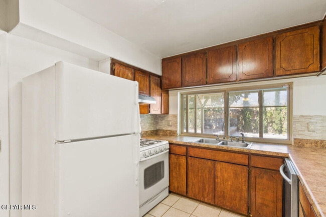 Building Photo - 10325 Cardigan Dr