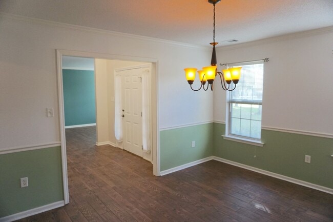 Building Photo - 5 BED | 2.5 BATH | SINGLE FAMILY HOME | BONUS ROOM | 2 CAR GARAGE