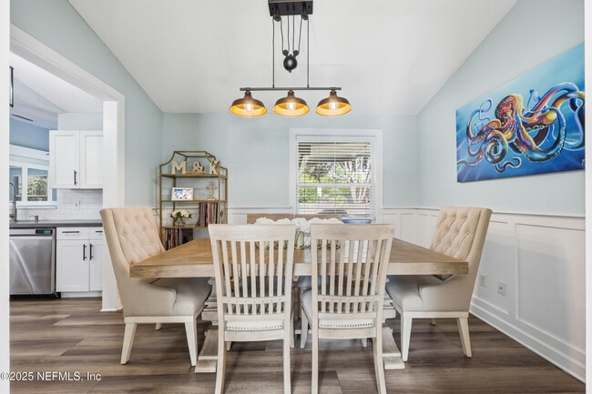 Building Photo - 2143 Lady Di Ln