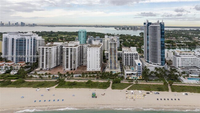 Building Photo - 6061 Collins Ave