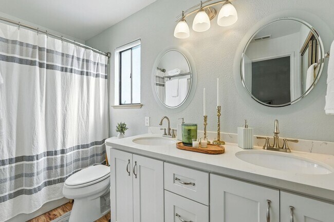 Building Photo - Single-Story 3 Bedroom Home in Quiet El Do...