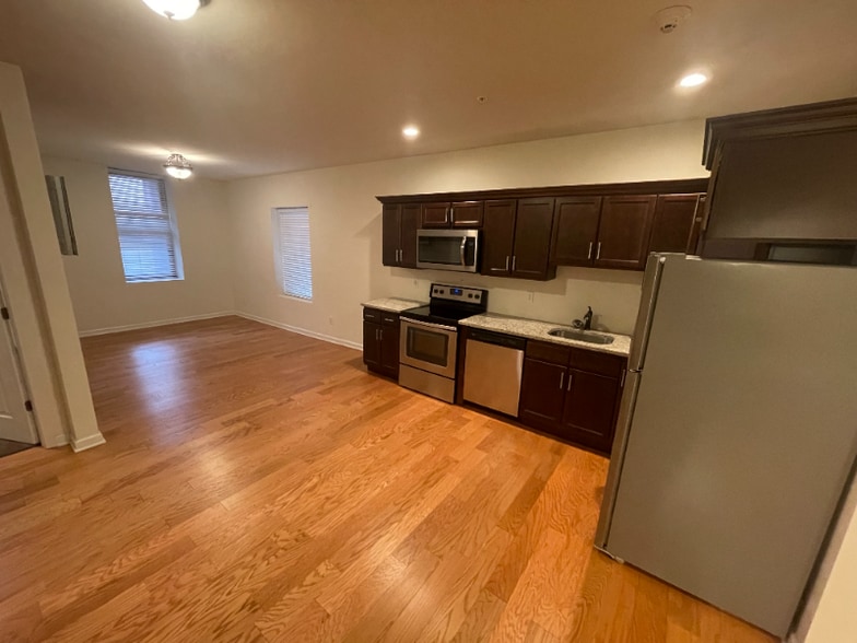 Building Photo - 99 Pine St