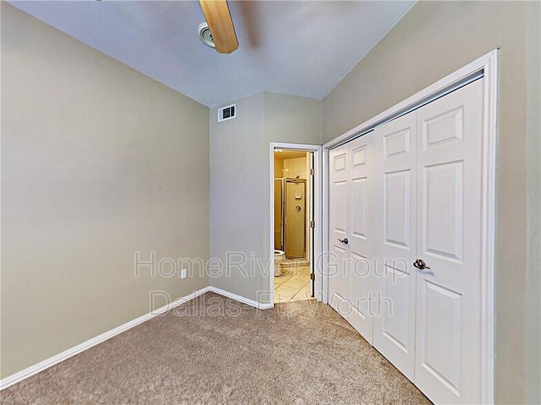 Building Photo - 4104 N Hall St