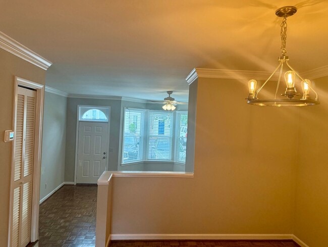 Building Photo - 2-bedroom, 2.5-bathroom home located in th...