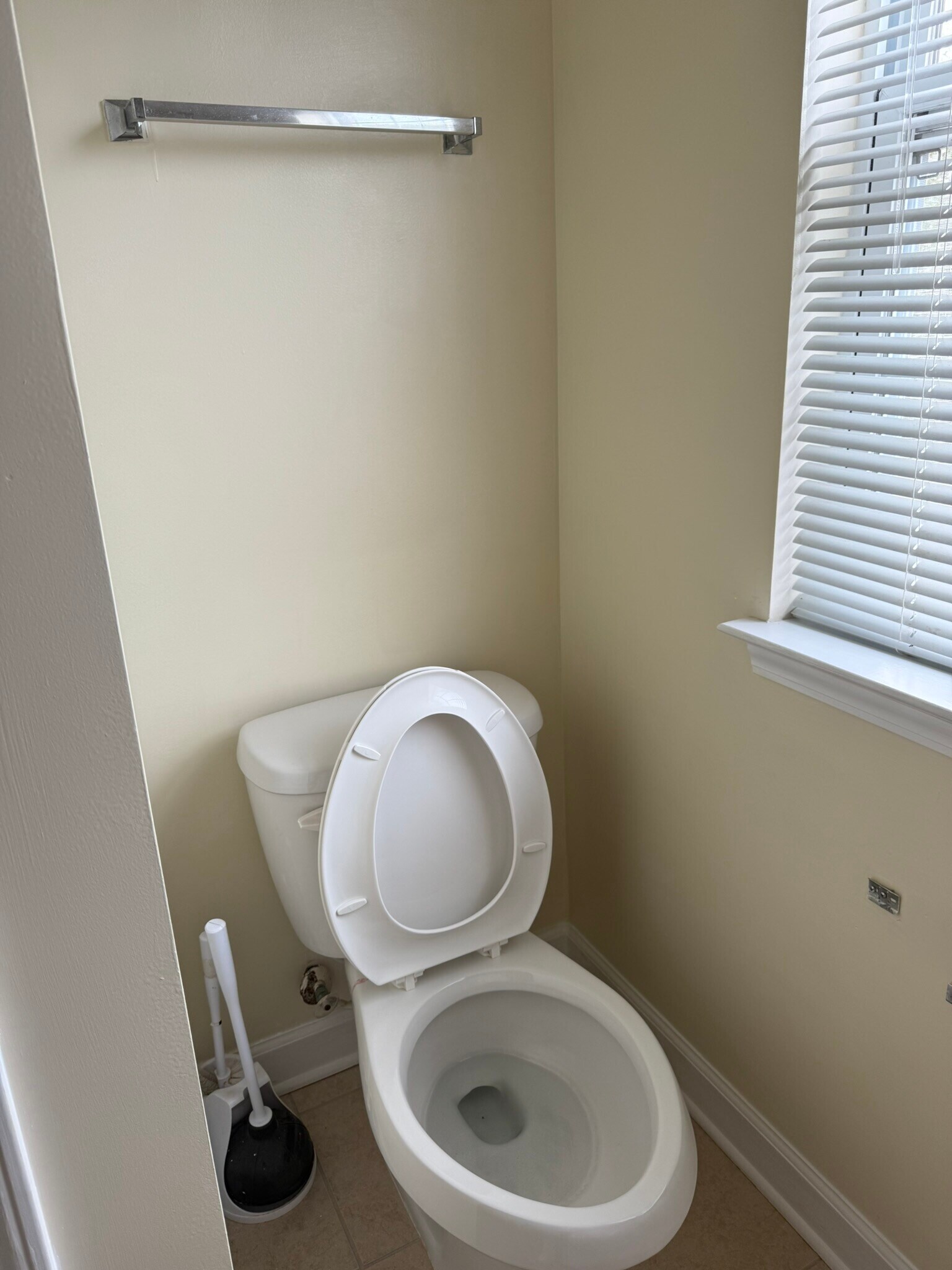 Building Photo - 834 Indianola Ct