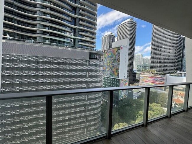 Building Photo - 1010 Brickell Ave