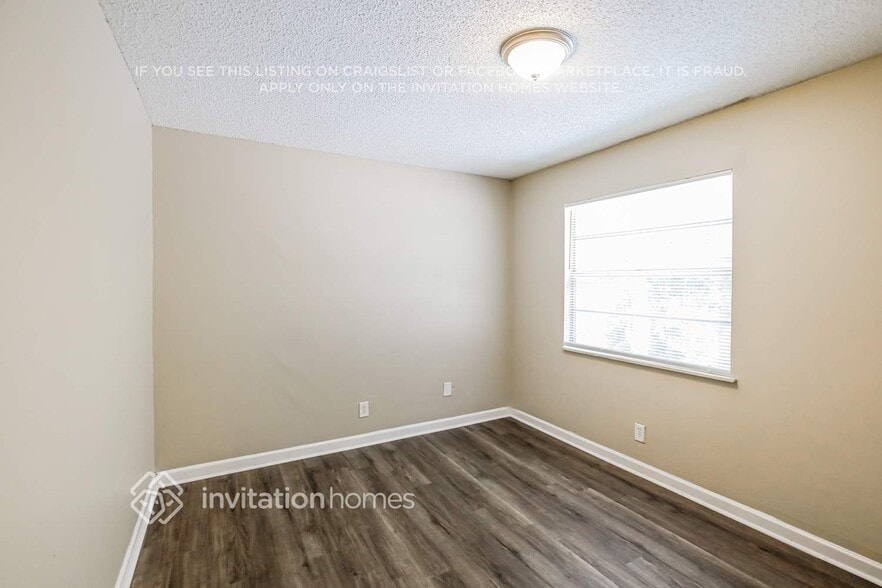 Building Photo - 1220 NW 89th Dr