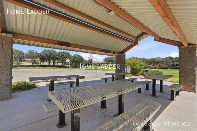 Building Photo - 4172 E Santa Fe Ln