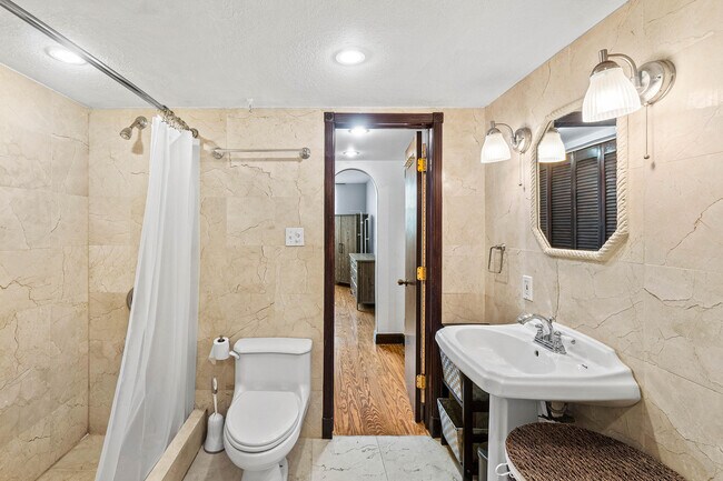 Building Photo - 2400 Deer Creek Country Club Blvd