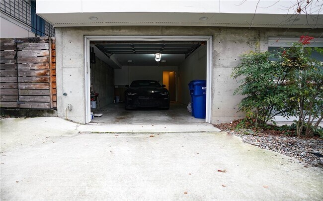 Building Photo - 2321 Boylston Ave E