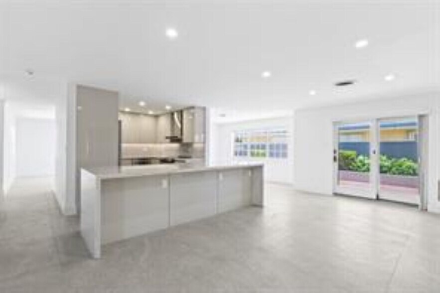 Building Photo - 2070 NE 54th Ct