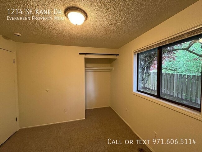 Building Photo - 1214 SE Kane Dr