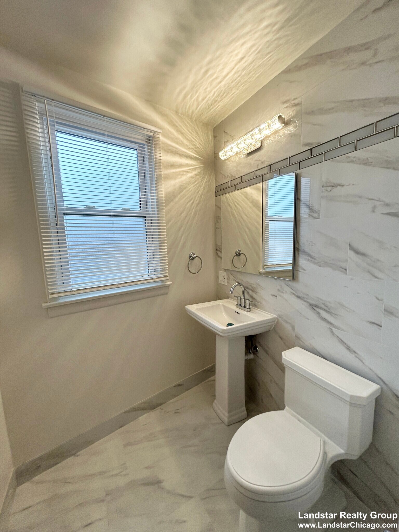 Building Photo - 1990 Sheridan Rd